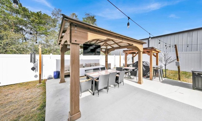 Bahama Beach Casa | 🏝️Large Private Yard-Walk to Beach-Casa Blanca Cove🏝️