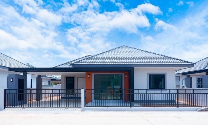 Ubon Ratchathani Casa | LARGE & QUIET 3bd Home with Security & Pool