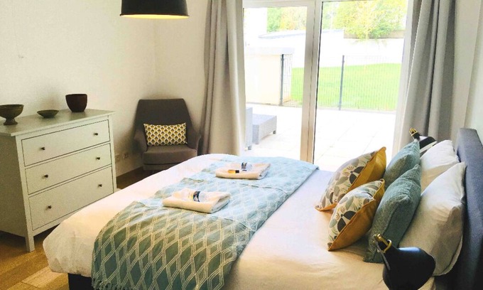 Gare Apartamento | Large Retro Chic Flat 100m2 in City Center - Parking