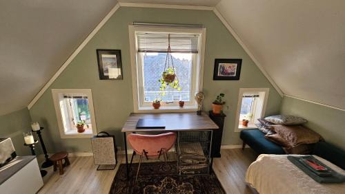 Alesund Casa | Large room, unique loftspartment, balcony, free parking