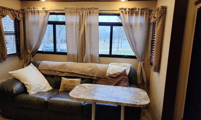 Kingston Casa | Large RV by Lake Texoma, Choctaw, and West Bay Casino