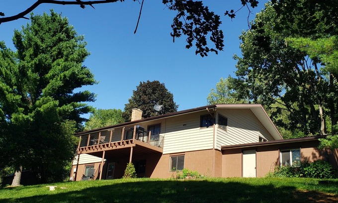 La Crosse Casa | Large Secluded Country Home Minutes from Town