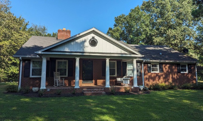 Three Way Casa | Large Spacious Property and Home Minutes From the Interstate