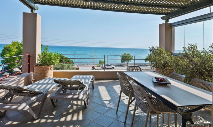 Keratokambos Casa | Large spacious holiday home right on Keratokampos beach