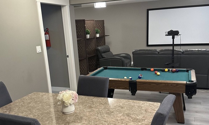 Regina Apartamento | Large studio basement suite