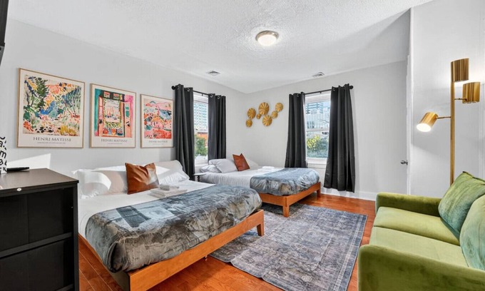 Center City West Apartamento | Large Studio | Center City | Sleeps 4 | Fast Wifi