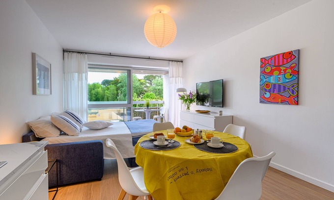 Benodet Apartamento | Estudio grande, pies en el agua!