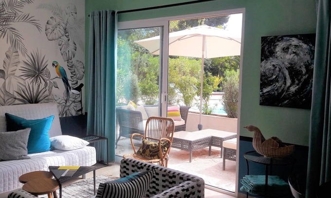 Le Brulat Apartamento | gran estudio con terraza frente a la piscina, spa en el jardín