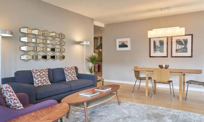 Grand Canal Dock Condominio | Large Stylish, Bright & Luxurious 2 Bed Apartment