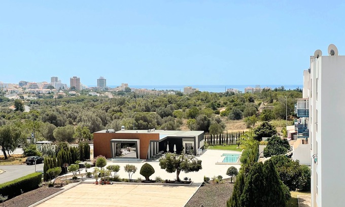 Montes de Alvor Apartamento | Large sunny apartment with sea view and 2 spacious bedrooms