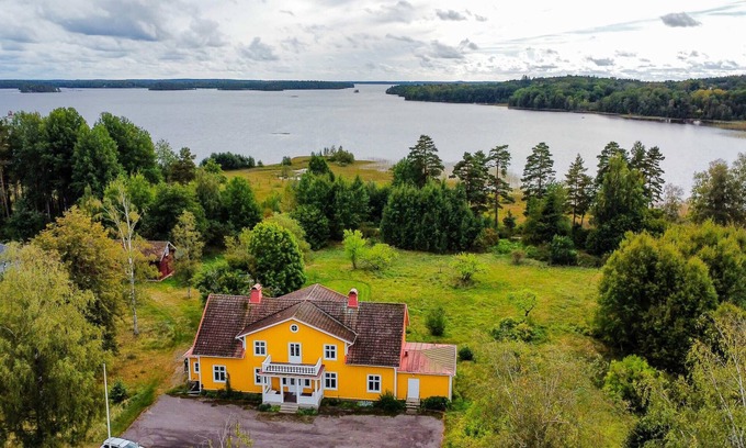 Lessebo Municipality Casa | Large Swedish vacation home right by the lake in Småland
