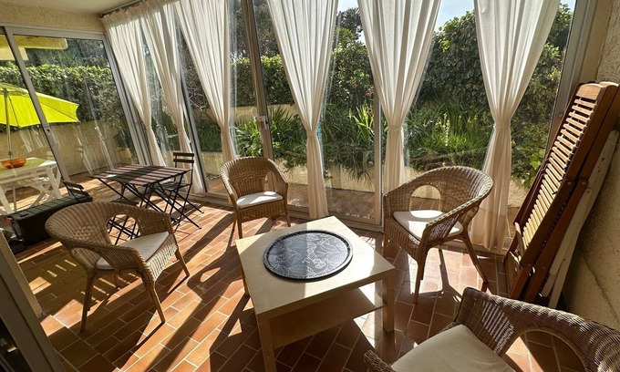 Saint-Mandrier-sur-Mer Apartamento | Gran T2 con logia y terraza cerca del puerto de Saint Mandrier y las playas
