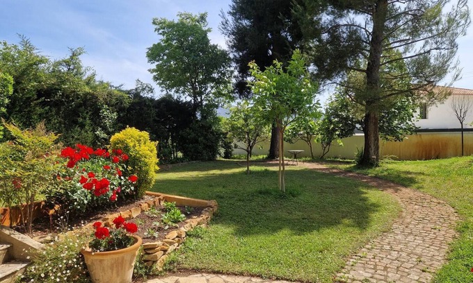 Gemenos Casa | Large T2 with secure parking and wooded garden