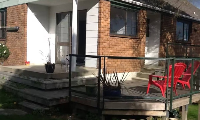 Dunedin Casa | Large three bedroom home in Waverley Dunedin with views out to sea.