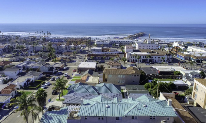 Downtown Casa | Large Townhouse in Downtown Pismo, Sleeps 12!