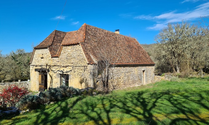 Marcilhac-sur-Cele Casa | Large traditional stone house in peaceful countryside