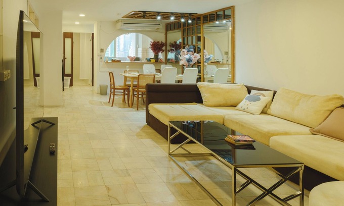 Silom Condominio | Large unit for 8 people, in the city center of Silom, suitable for large groups