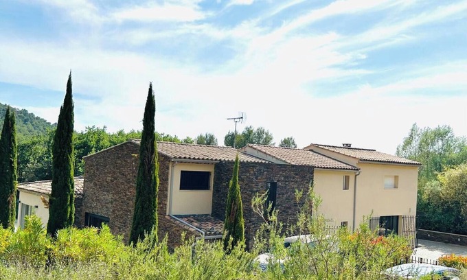 Le Tholonet Villa | Large Villa