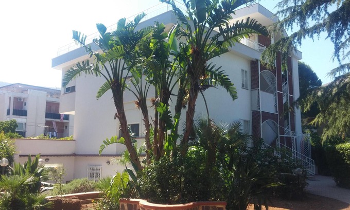 Partanna Villa | Gran villa y jardín en Mondello