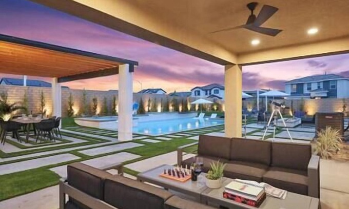 Terra Lago Casa | Large villa with a large backyard, game room, putting green, beautiful, high end