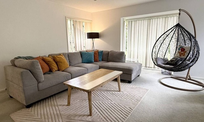 Halswell Casa | 🌟 Large, Warm 4BR Family Retreat in Halswell – Netflix, Massage Chair & More!