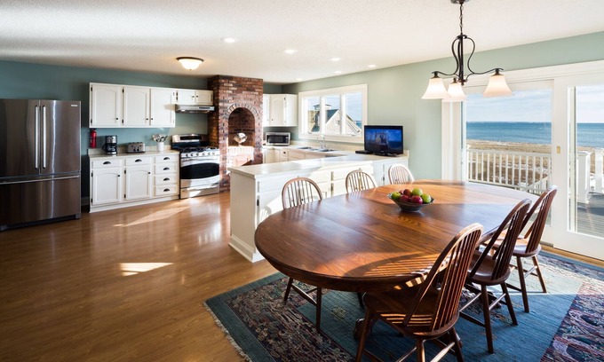 Provincetown Casa | Large waterfront family home in a great location, spectacular views! RPSH003
