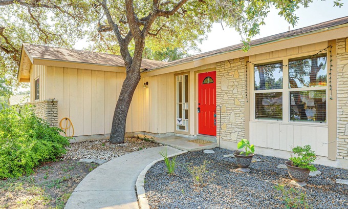 Medical Center District Casa | Large Yard: Home 9 Mi to San Antonio River Walk