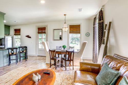 South Baton Rouge Casa | Large Yard Pascagoula Peach Home in Baton Rouge