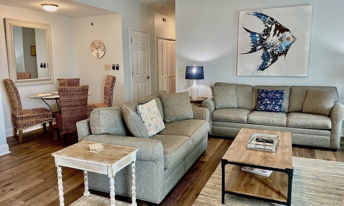Charleston County Condominio | Oceanside 1BR Condo- En el corazón de la PIO; Condominios adicionales disponibles