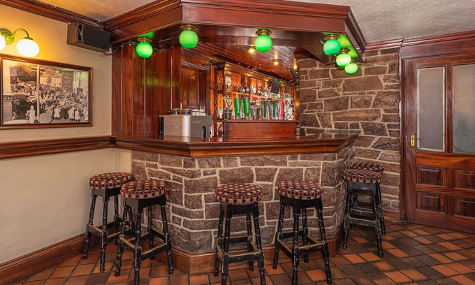 Milltown Cama Y Desayuno | Larkins Pub Restaurant and B&B