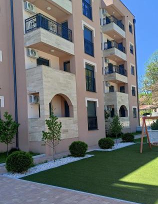 Vrnjacka Banja Apartamento | Larso Lux, free swimming pools & parking