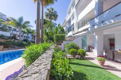 Golden Mile Apartamento | Las Canas beach, ground floor first line beach, Marbella golden mile