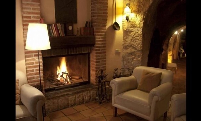 Horche Cabaña | Casa Andrea - Casa histórica con bodega del siglo XVII y piscina privada