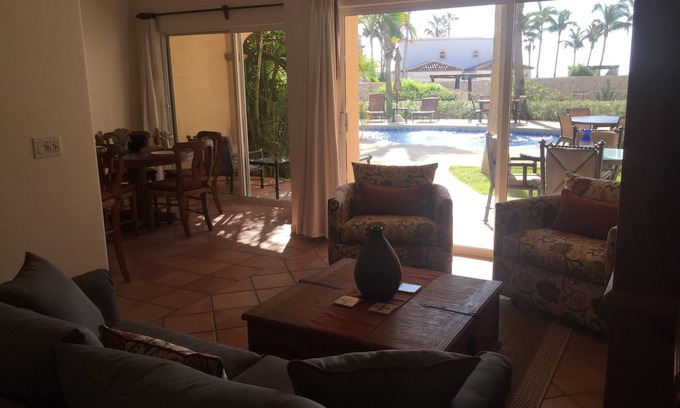 Zona Hotelera Condominio | Las Mañanitas - Frente a la playa en planta baja 1BR Condo, piscina semi-privada