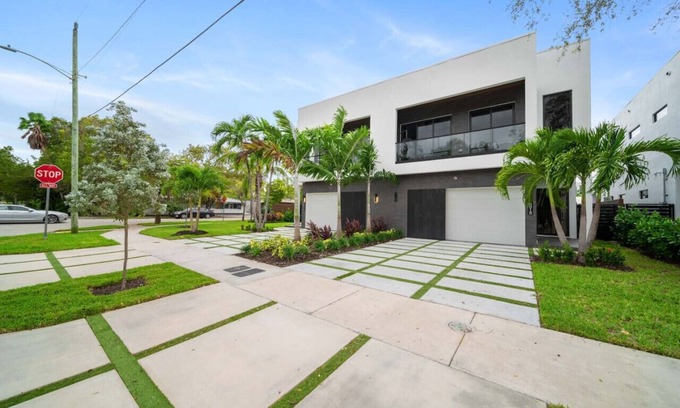 Victoria Park Casa | Las Olas Elements Home with Pool and Spa Near the Beach