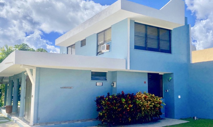 Solimar Villa | Las Sirenas: Relajante y ventosa Villa de playa de dos pisos