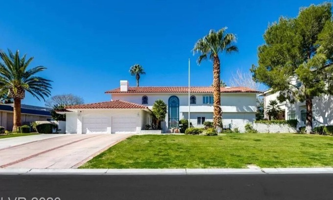 Winchester Casa | LAS VEGAS COUNTRY CLUB - ON THE CHAMPIONSHIP GOLF COURSE-