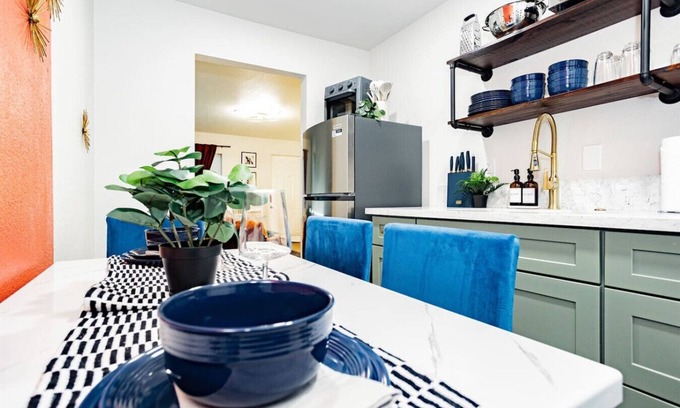 Gateway District Casa | Las Vegas Downtown Private Modern x2 Suite Retreat