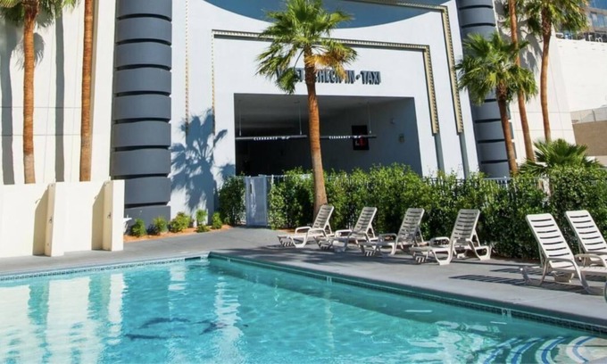 Downtown Las Vegas Casa | Las Vegas Escape! 4 City View Units, FREE Parking, Pool, Casino