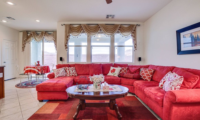 Spring Valley Casa | Las Vegas Home w/ Mtn Views: 13 Mi to the Strip!