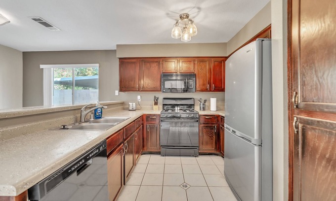 Las Vegas Casa | Las Vegas Oasis With Sparkling Pool 3 Bedroom Home by Redawning