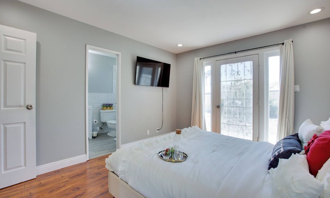 Las Vegas Cabaña | Las Vegas Retreat w/ Yard < 5 Mi to Strip!