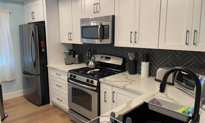 Las Vegas Condominio | Las Vegas Strip - Cozy 2-bedroom, 2 - bathroom condo with WiFi, AC, Pool & Gym