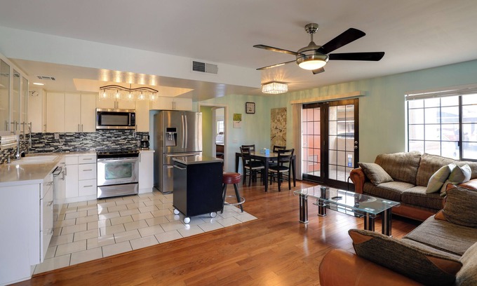 Chinatown Casa | Las Vegas Townhome w/ Community Pool & Hot Tubs!