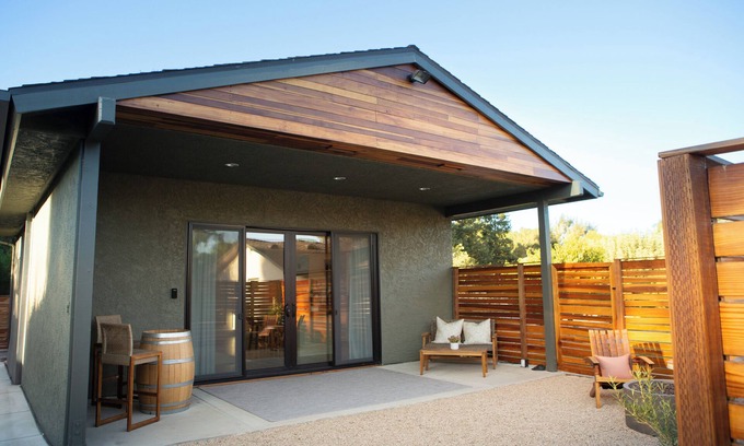 Los Olivos Cabaña | Lasso Lodge ~ Walking distance to wine tastings and restaurants! King size bed