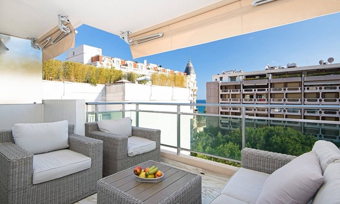 Cannes City Centre Apartamento | Última planta con vistas al mar - 100m Croisette y playas