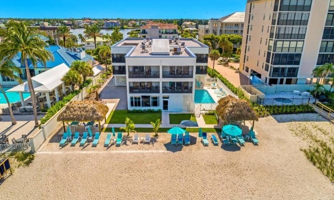 Vanderbilt Beach Condominio | LAST MINUTE DEAL! ONE WEEK RENTAL ON VANDERBILT BEACH Sept 27-Oct 4