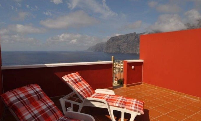 Puerto de Santiago Apartamento | Last Minute Free WIFI Penthouse with a huge terrace and a unique view of the Atlantic