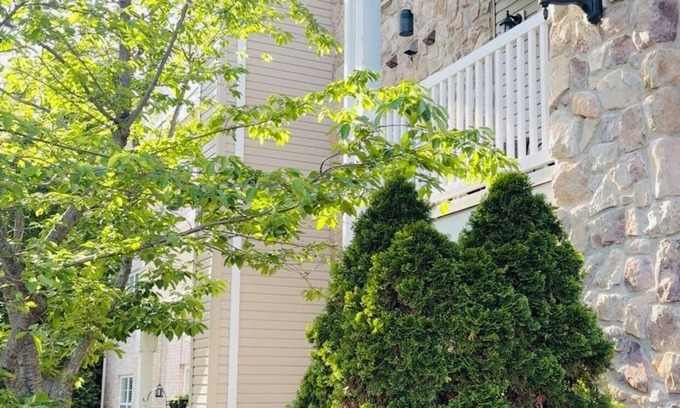Greensboro Condominio | Last minute Furniture Market Deal! Newly renovated condo near PTI