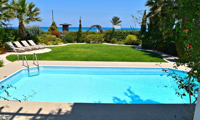 Latchi Villa | Villa frente a la playa de Latchi - Frente a la playa con bandera azul - Impresionantes vistas al mar - Wifi
